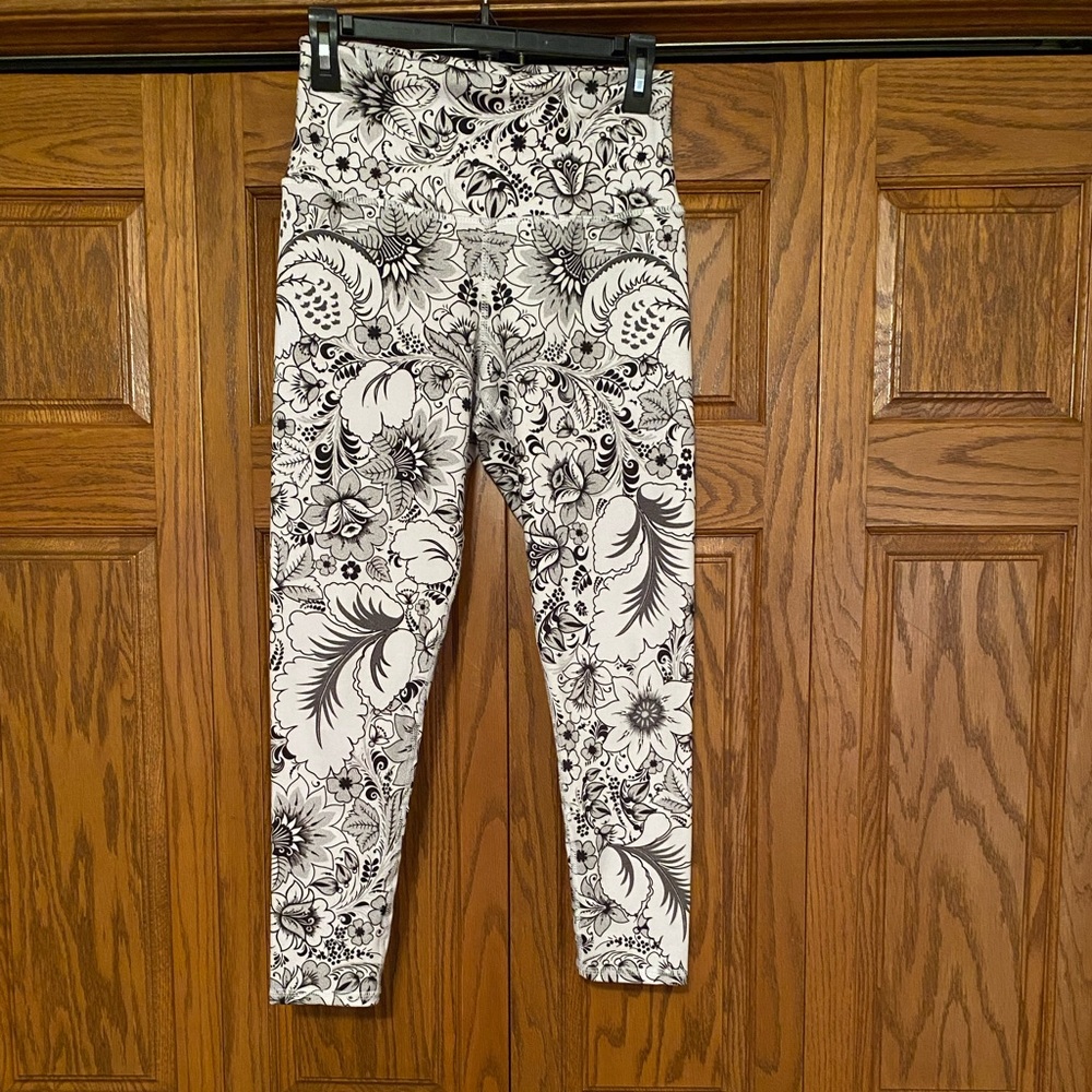 EVOLUTION AND CREATION LEGGINGS